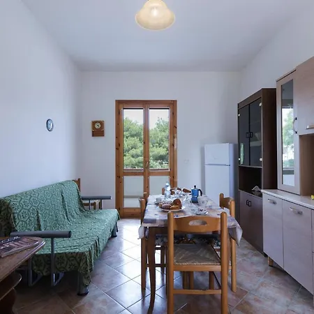 Apartmán Casa Vacanza Trilocale 79 *
